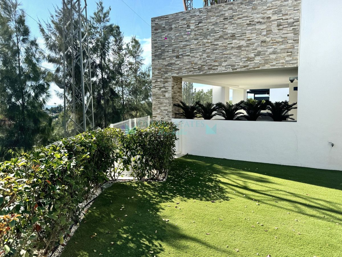 Ground Floor Apartment for sale in Cabopino, Marbella East