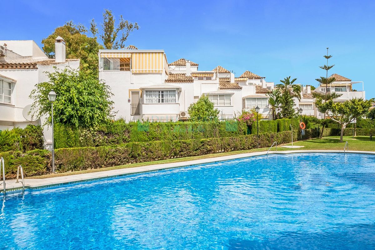 Penthouse for sale in Costabella, Marbella East