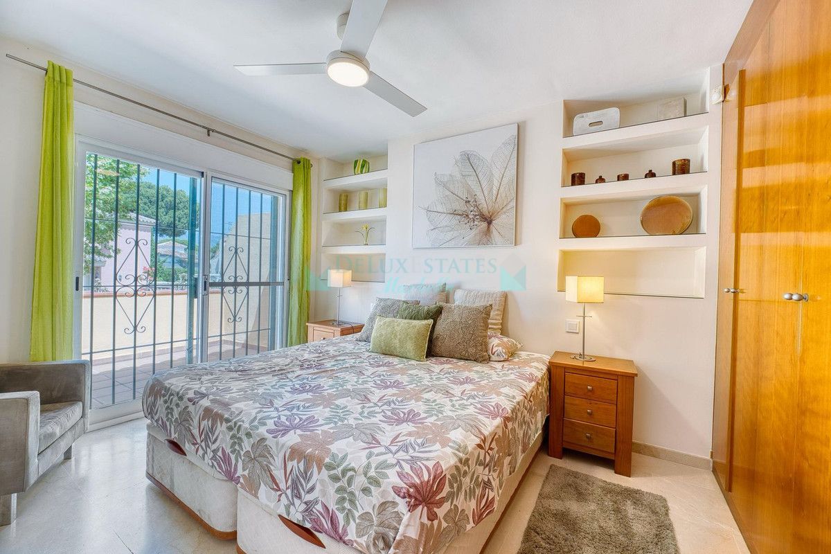 Adosado en alquiler en Elviria, Marbella Este