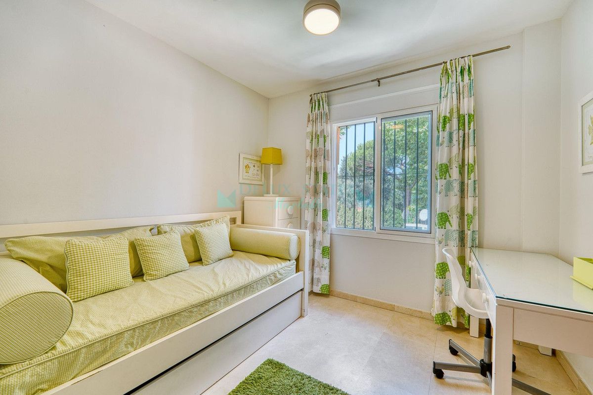 Adosado en alquiler en Elviria, Marbella Este