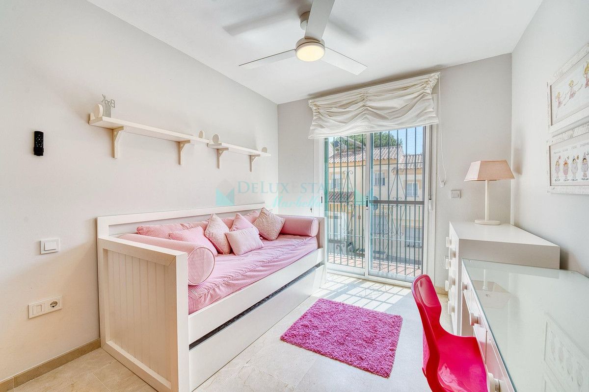 Adosado en alquiler en Elviria, Marbella Este