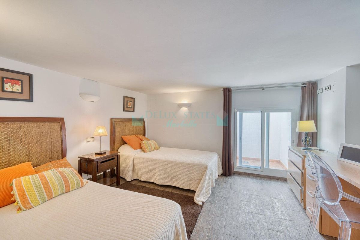 Adosado en alquiler en Elviria, Marbella Este