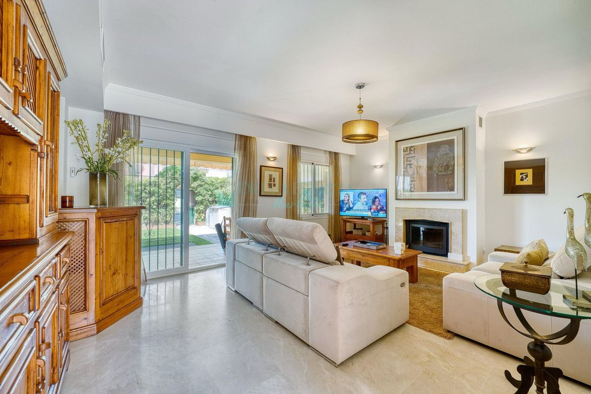 Adosado en alquiler en Elviria, Marbella Este