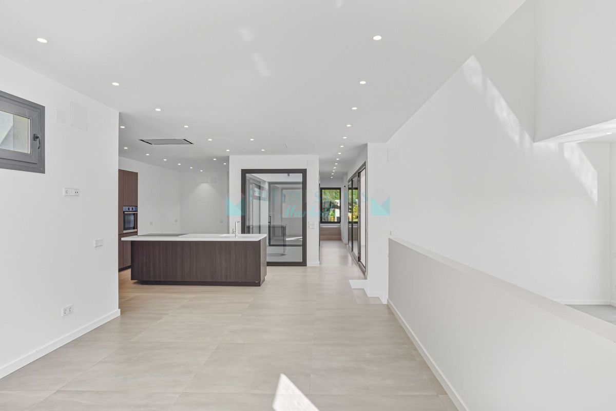 Villa for sale in Elviria, Marbella East