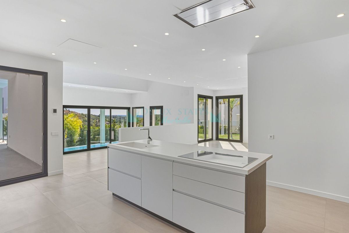 Villa for sale in Elviria, Marbella East