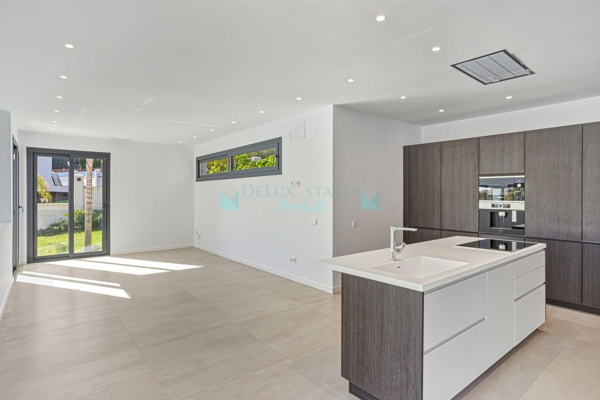 Villa for sale in Elviria, Marbella East