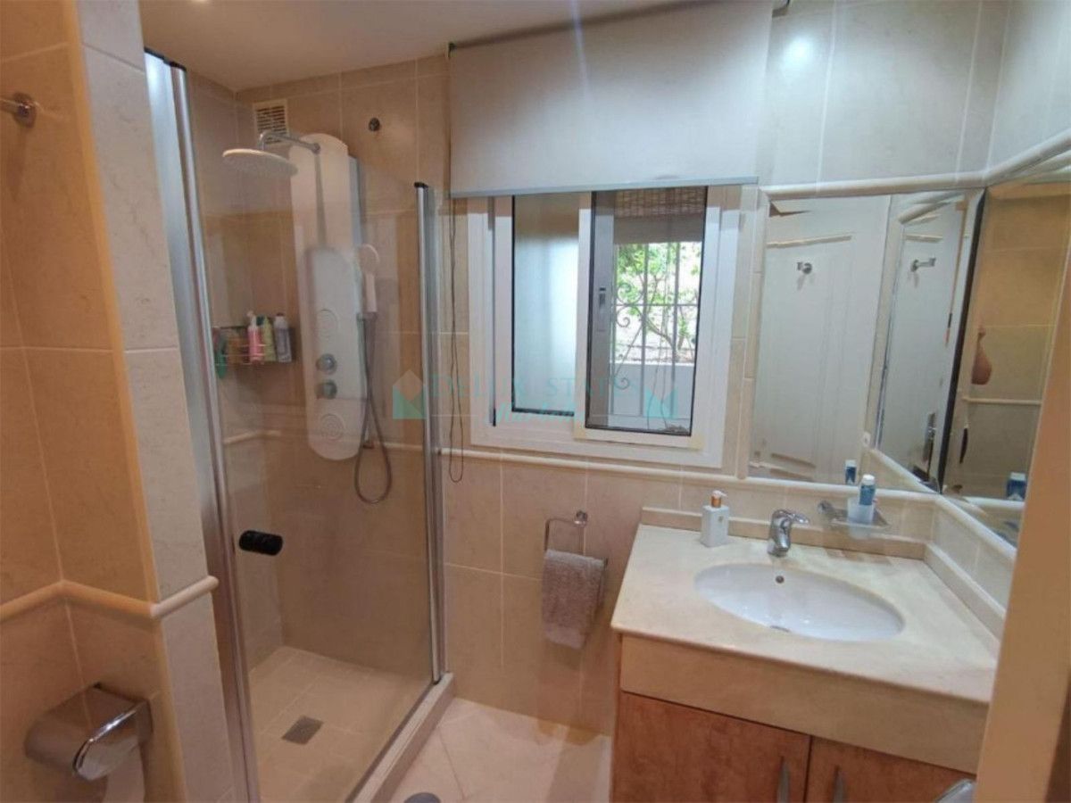 Apartamento Planta Baja en venta en La Quinta, Benahavis