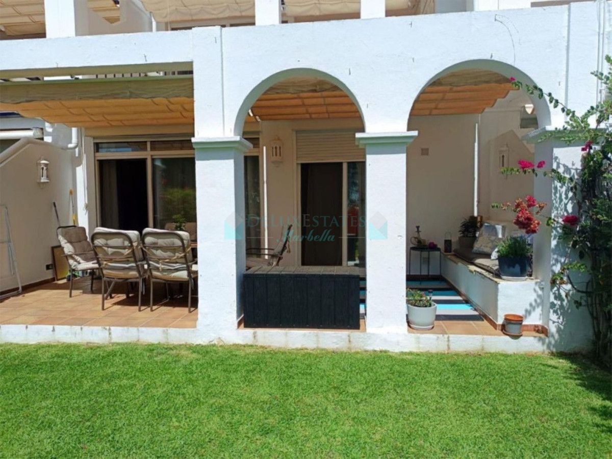 Apartamento Planta Baja en venta en La Quinta, Benahavis