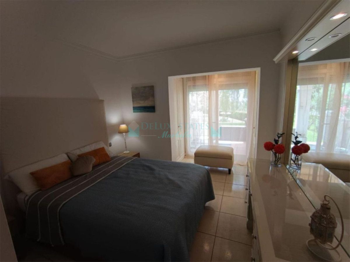 Apartamento Planta Baja en venta en La Quinta, Benahavis