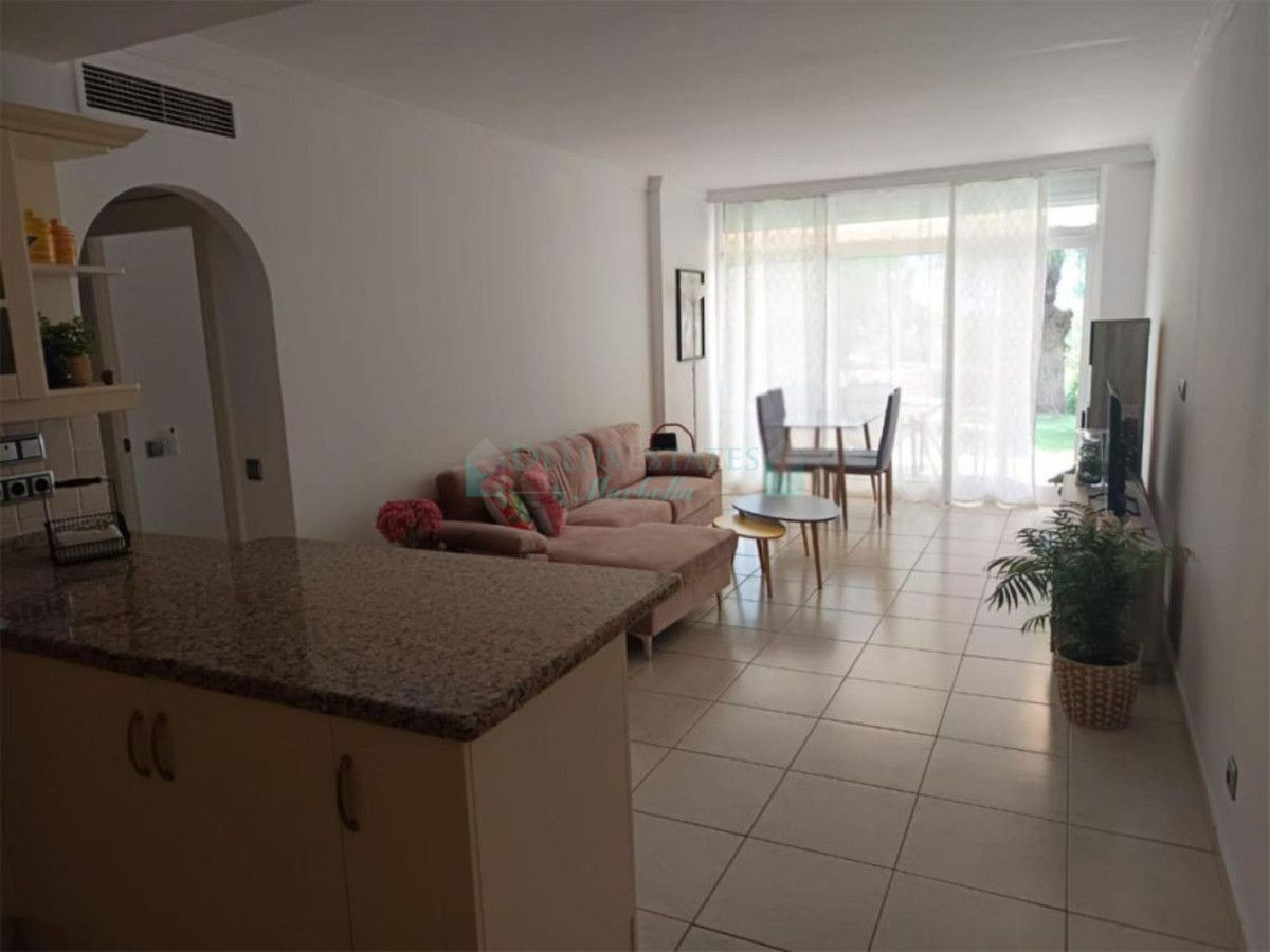 Apartamento Planta Baja en venta en La Quinta, Benahavis