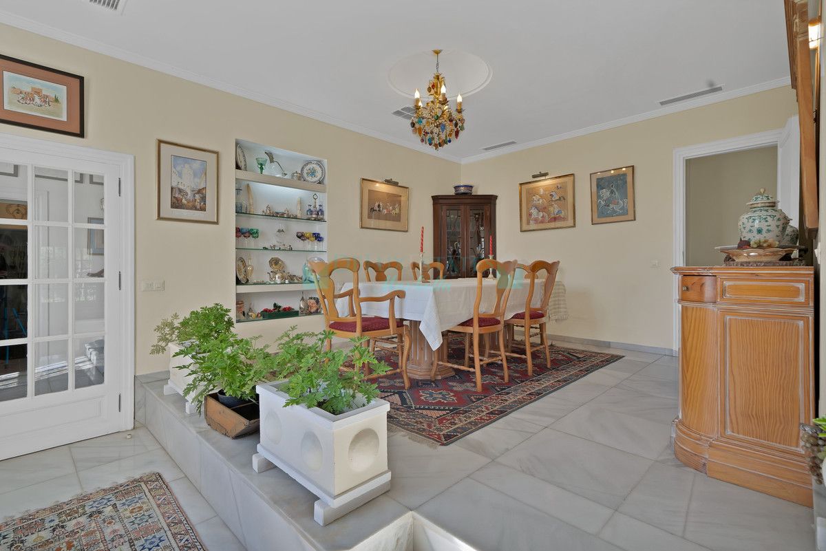 Villa for sale in Las Brisas, Nueva Andalucia