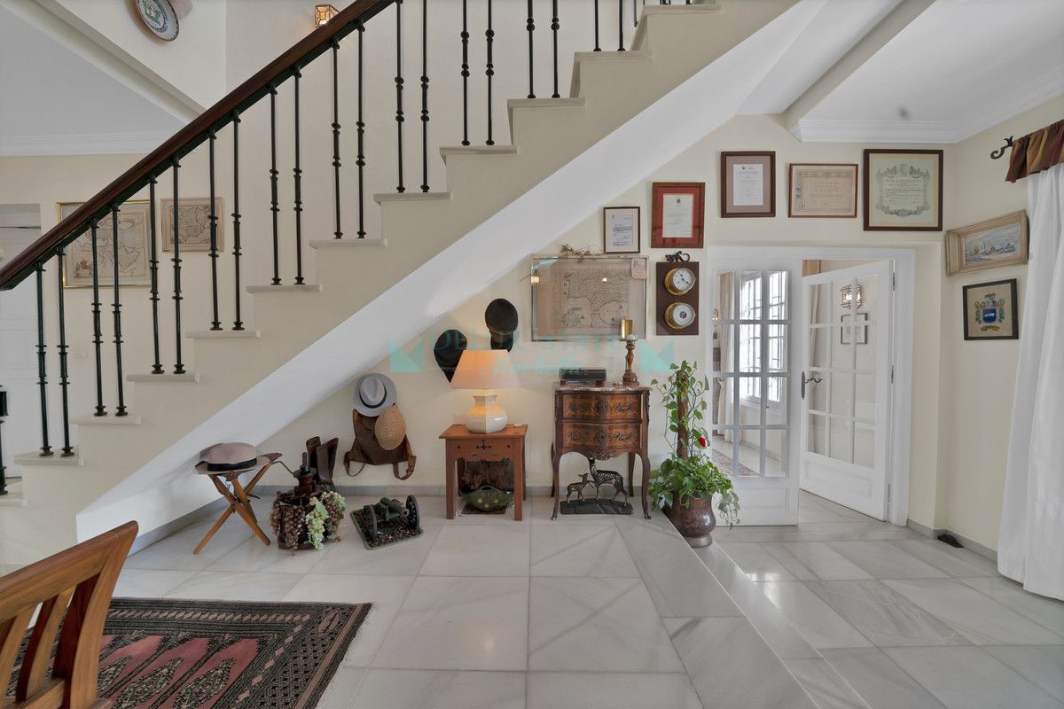 Villa for sale in Las Brisas, Nueva Andalucia