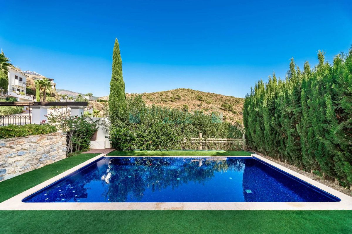 Villa for sale in Benahavis