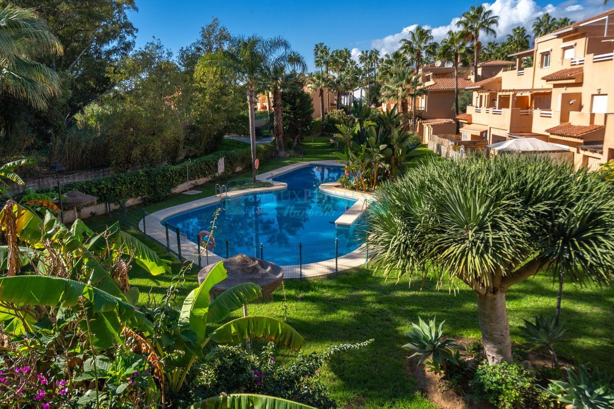 Apartment for sale in Cabopino, Marbella East