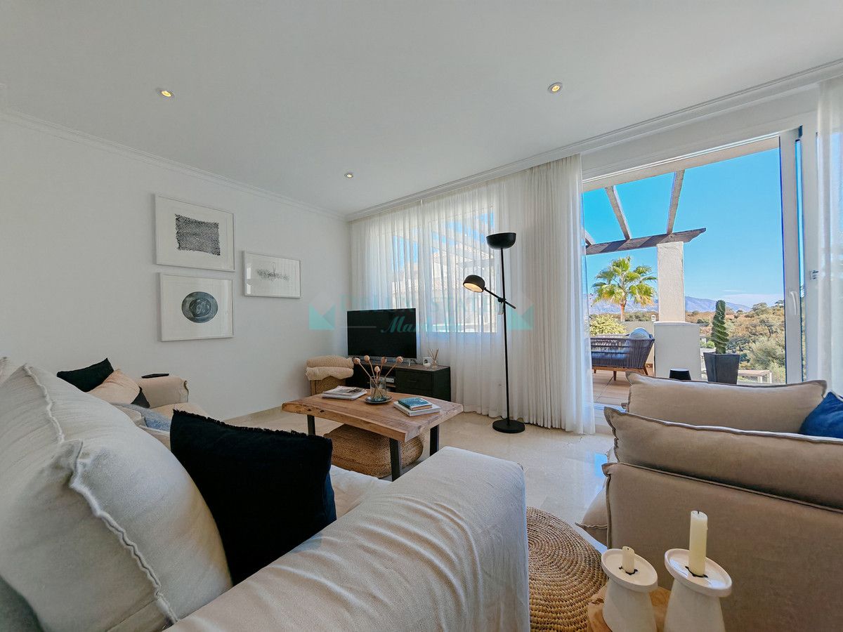 Apartment for sale in La Mairena, Marbella East