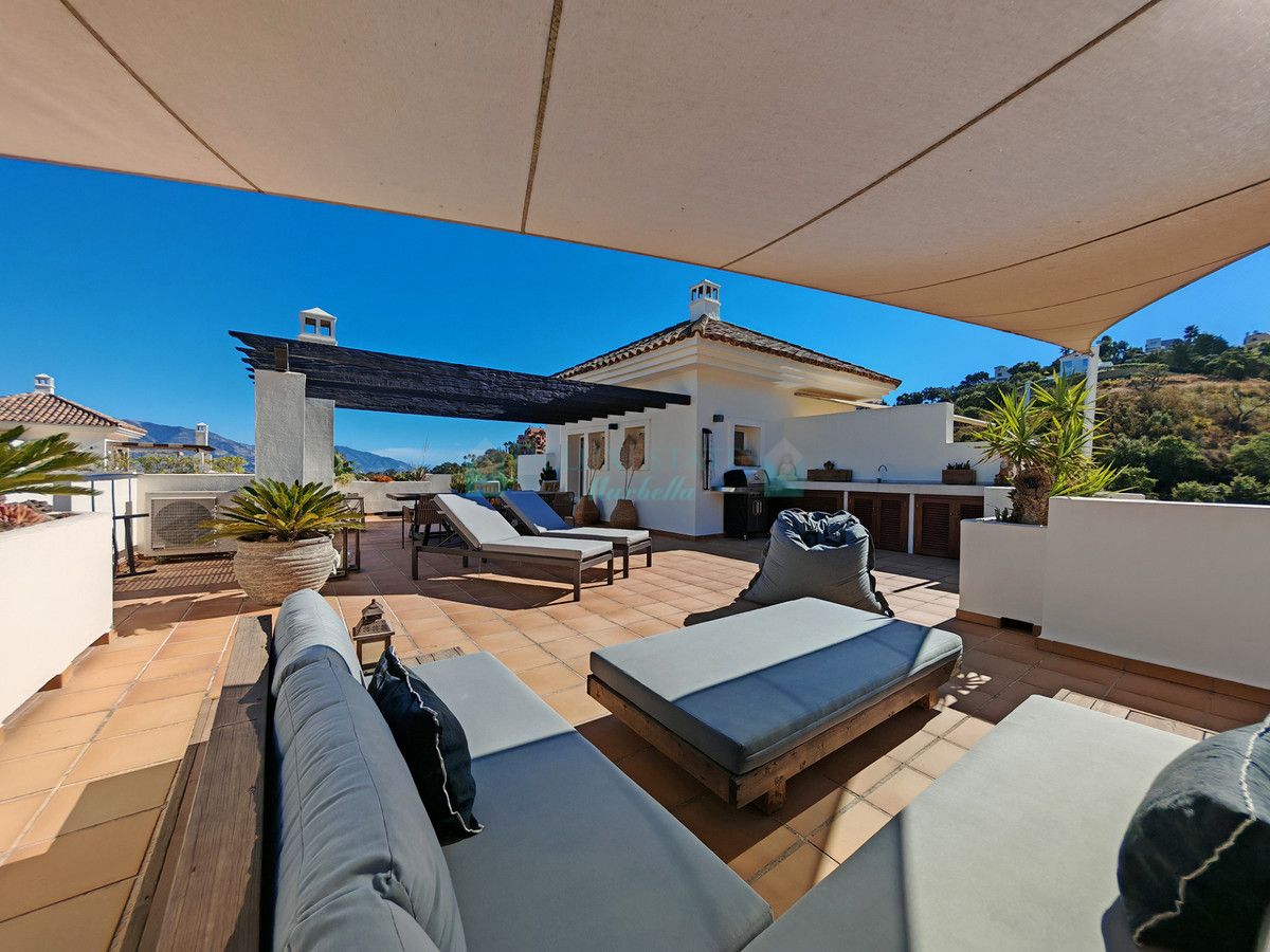 Apartment for sale in La Mairena, Marbella East