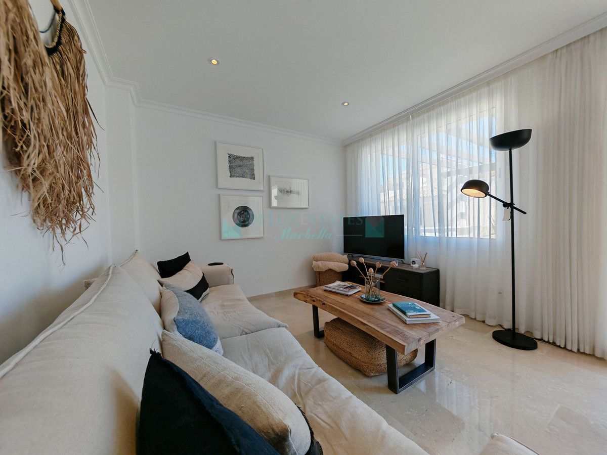 Apartment for sale in La Mairena, Marbella East