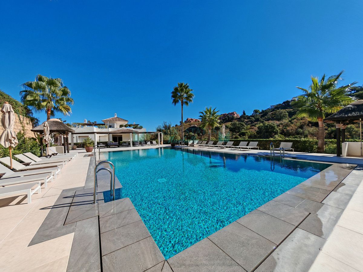 Apartment for sale in La Mairena, Marbella East