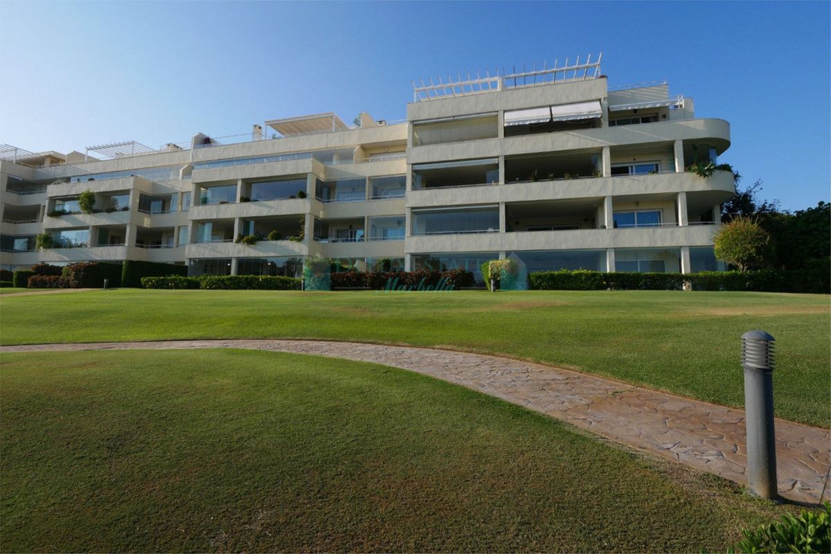 Apartamento en venta en Cabopino, Marbella Este