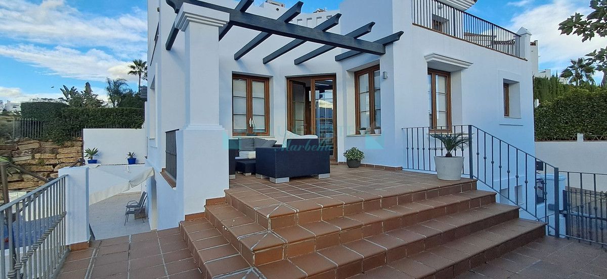 Villa for sale in New Golden Mile, Estepona