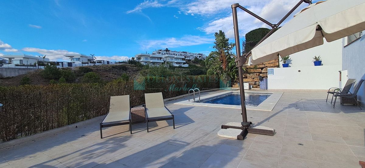 Villa for sale in New Golden Mile, Estepona