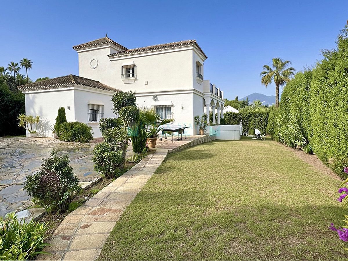 Villa en venta en Nueva Andalucia