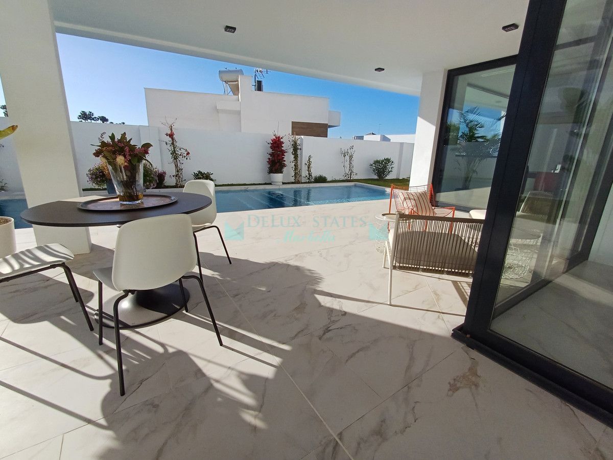 Villa en venta en Estepona