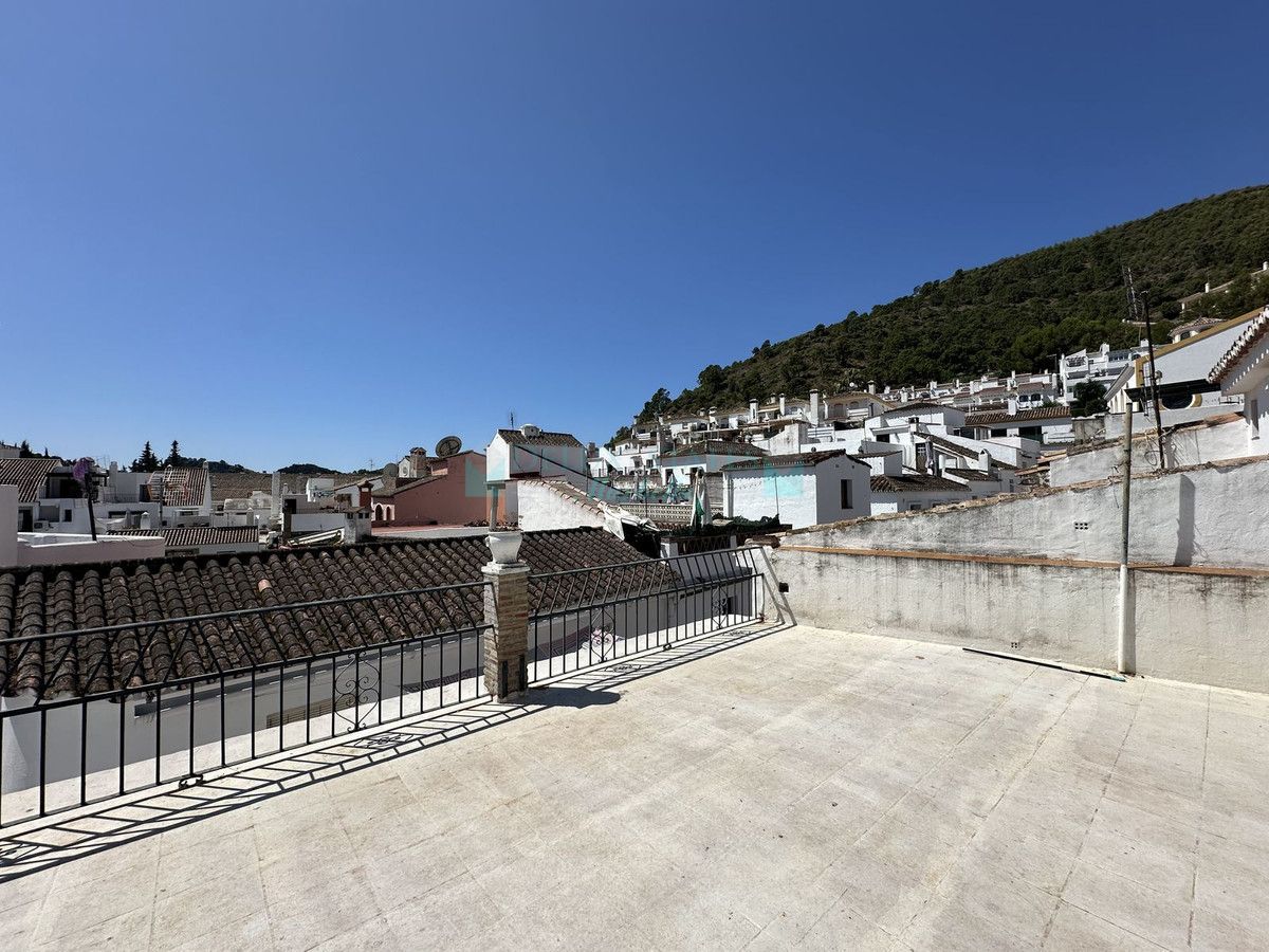Town House for sale in Benahavis