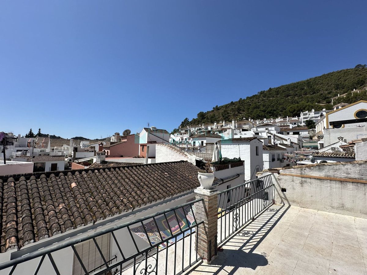 Town House for sale in Benahavis