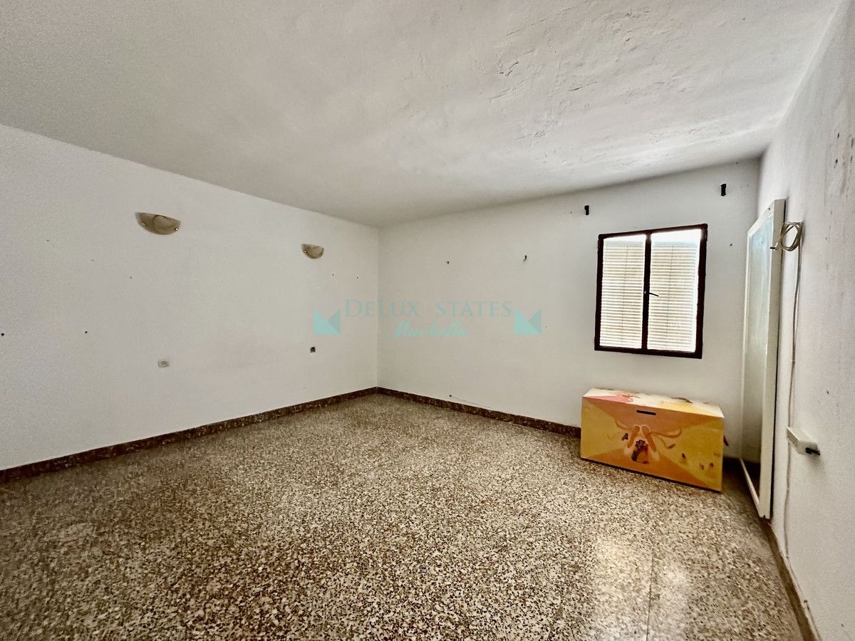 Town House for sale in Benahavis