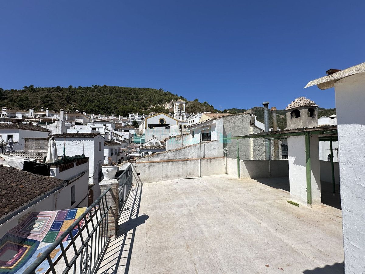 Town House for sale in Benahavis