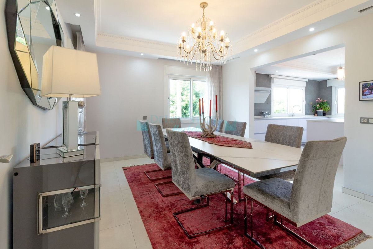 Villa for sale in Benahavis