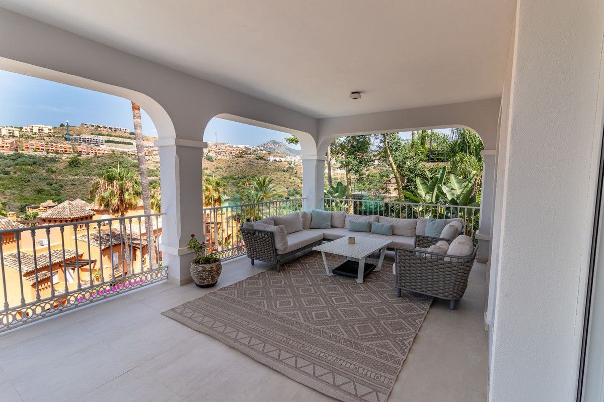 Villa for sale in Benahavis