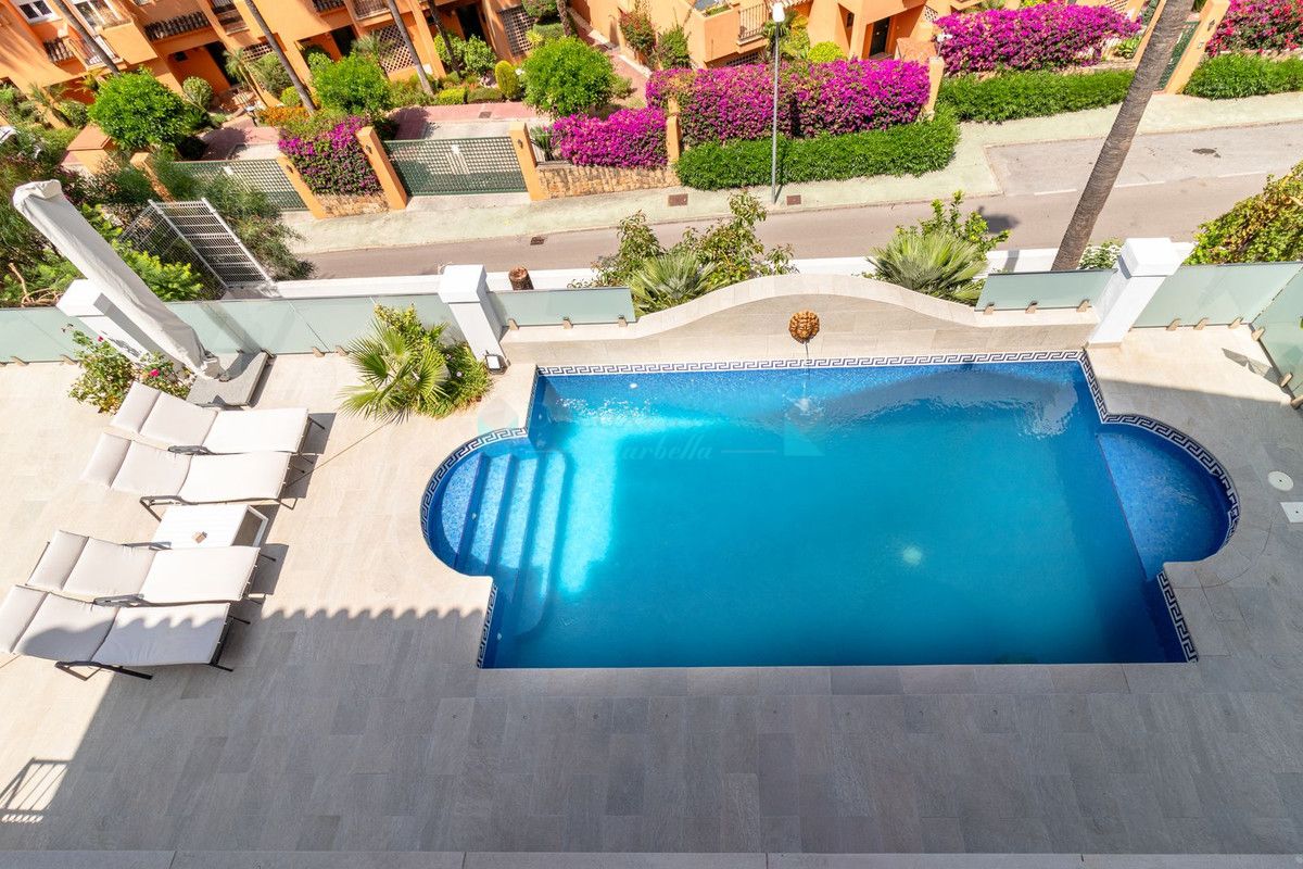 Villa for sale in Benahavis