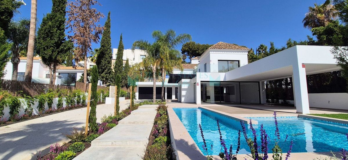 Villa en venta en El Paraiso, Estepona