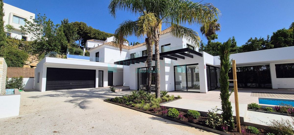 Villa en venta en El Paraiso, Estepona