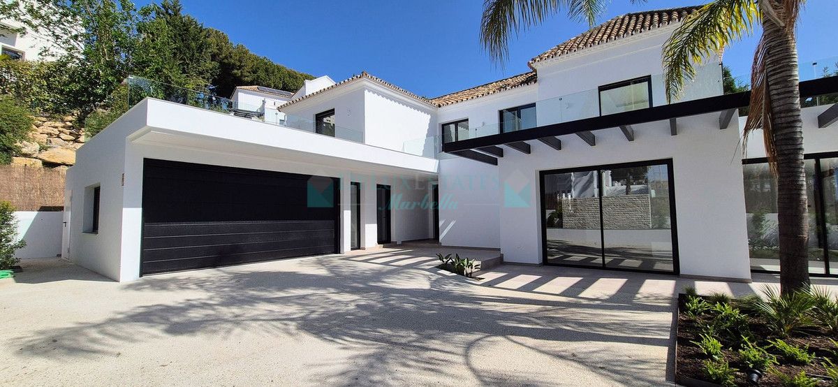 Villa en venta en El Paraiso, Estepona