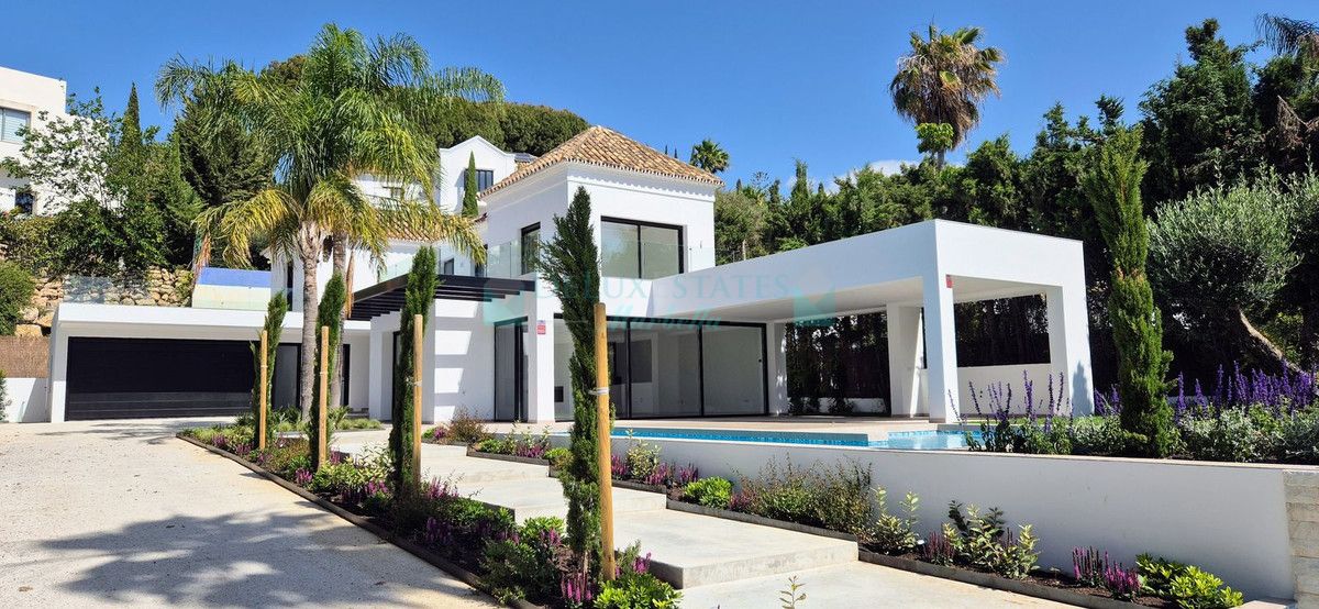 Villa en venta en El Paraiso, Estepona