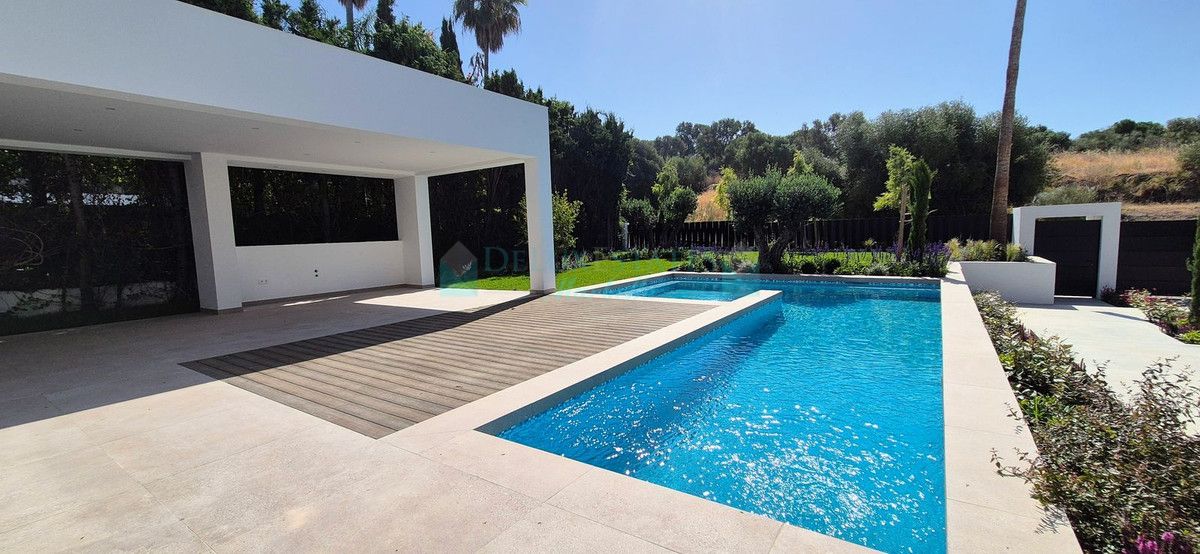 Villa en venta en El Paraiso, Estepona