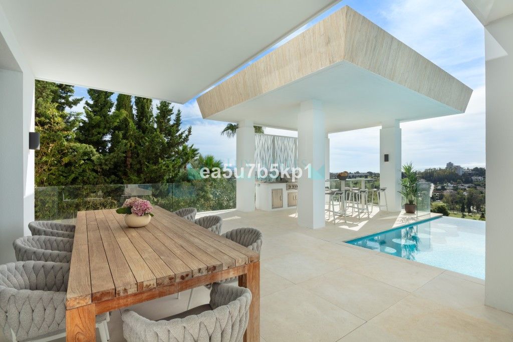 Villa for sale in Benahavis