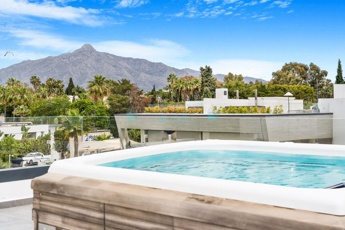 Semi Detached Villa for sale in Marbella - Puerto Banus