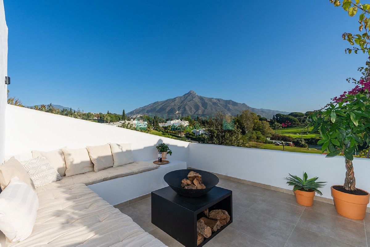 Penthouse for sale in Nueva Andalucia