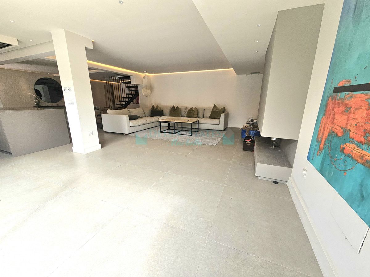 Villa for rent in Costabella, Marbella East