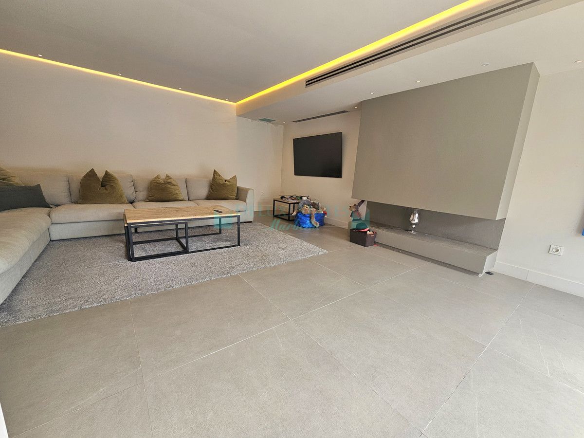 Villa for rent in Costabella, Marbella East