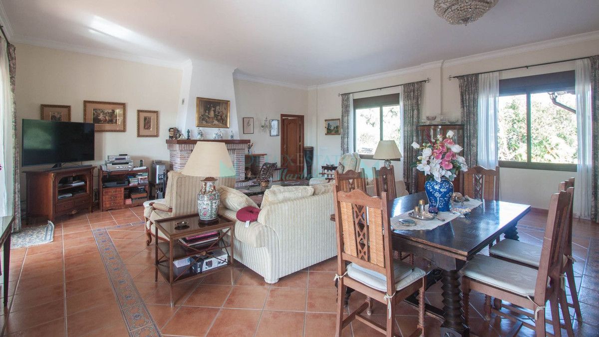 Finca en venta en Estepona