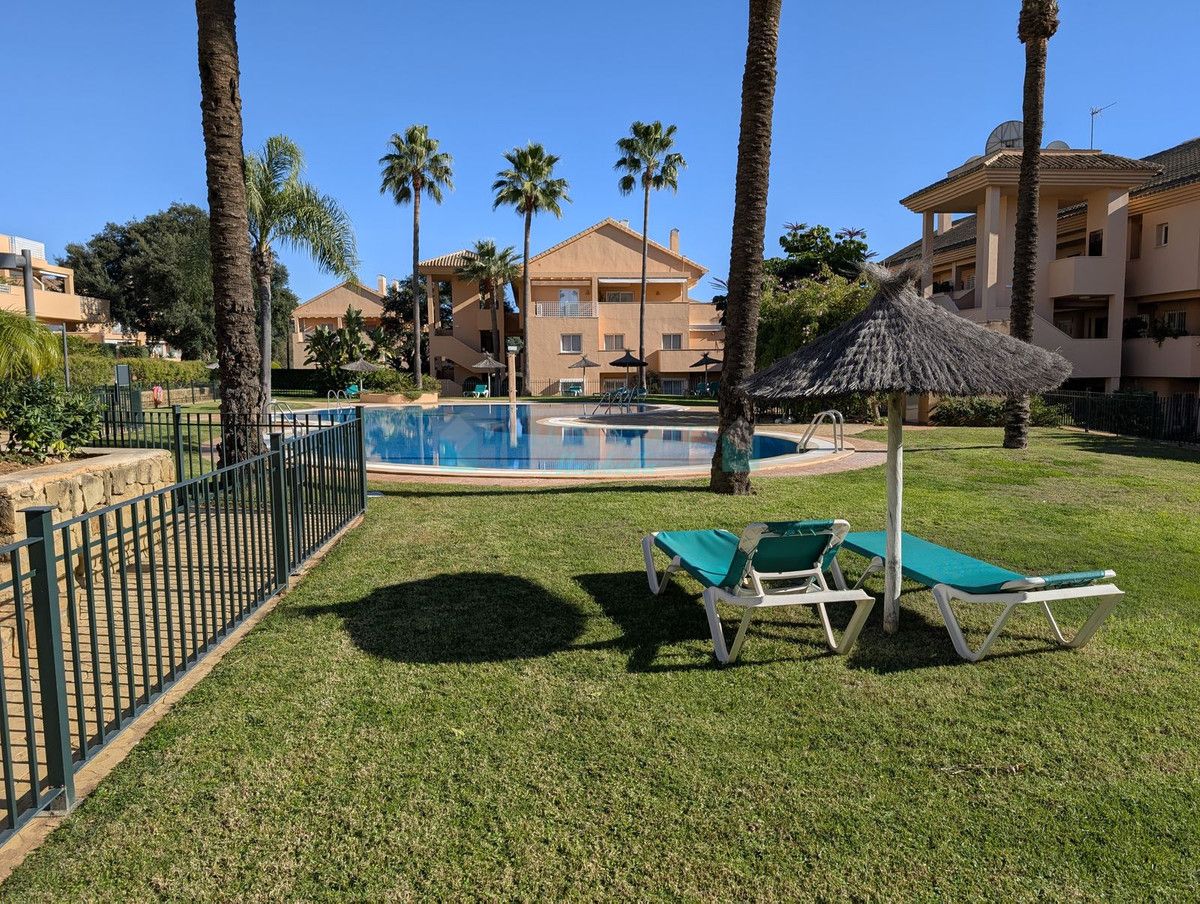 Apartamento en venta en Elviria, Marbella Este