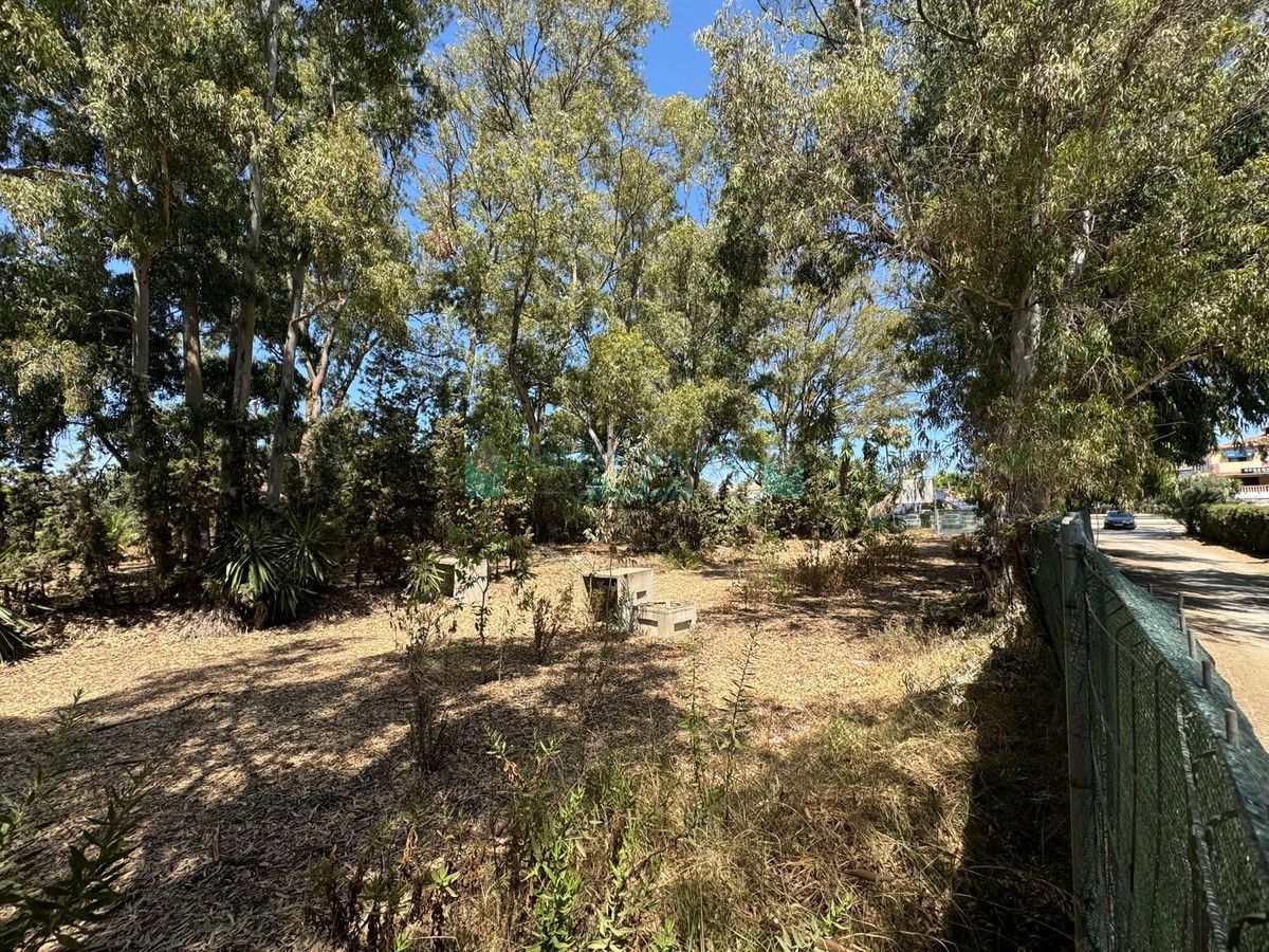 Industrial Land for sale in El Paraiso, Estepona