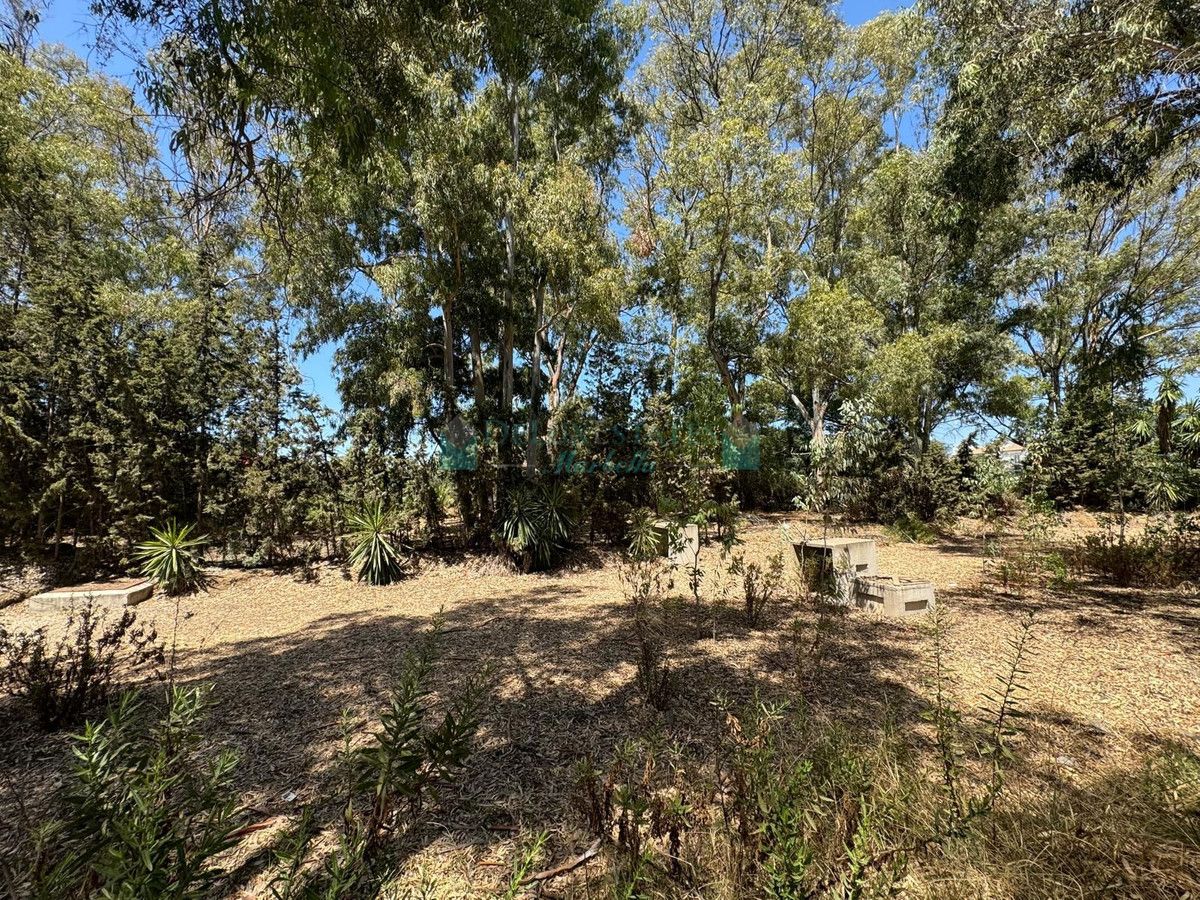 Industrial Land for sale in El Paraiso, Estepona