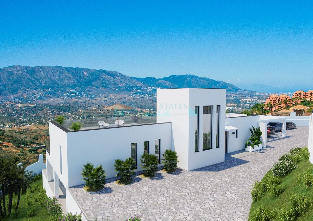 Villa for sale in La Mairena, Marbella East