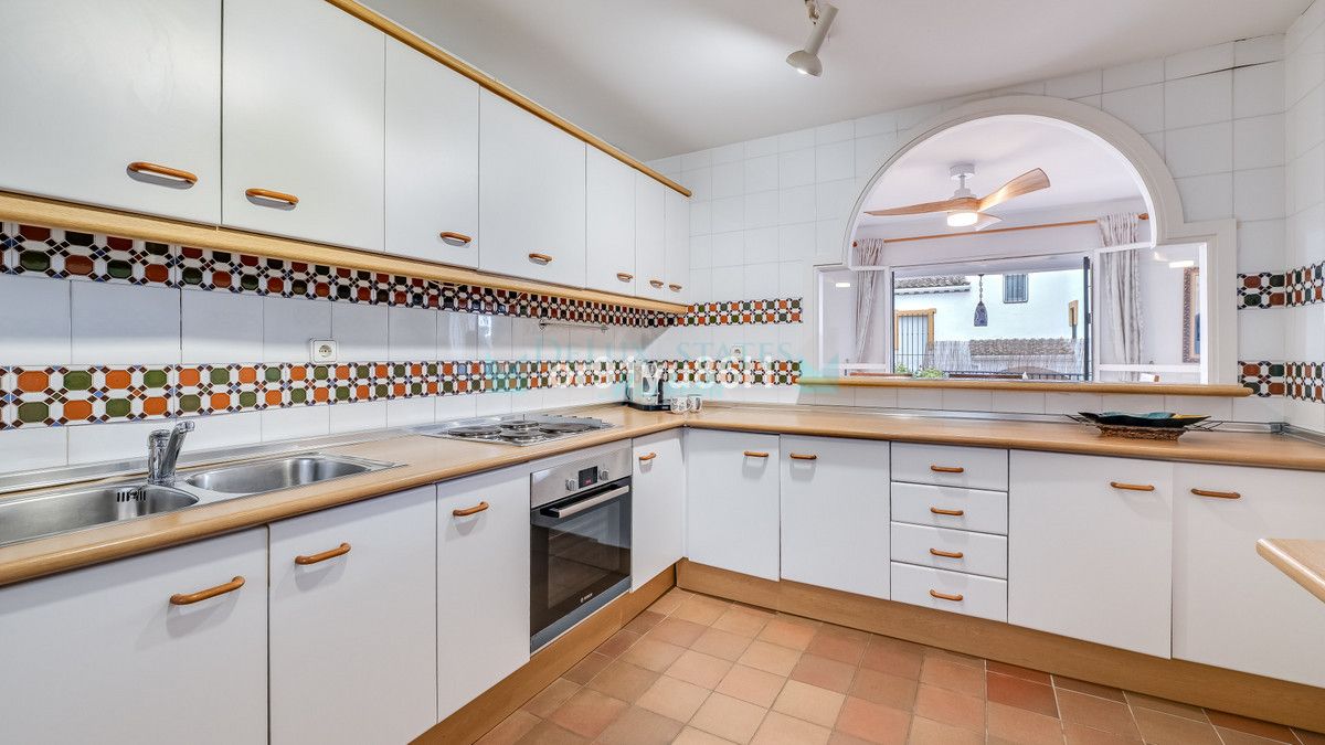 Town House for sale in Costabella, Marbella East